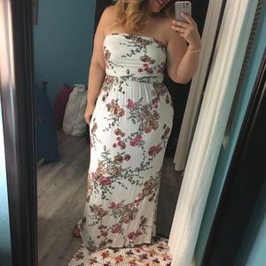✨NWT✨ 143 Story Strapless White Cotton Floral Maxi Dress with Pockets